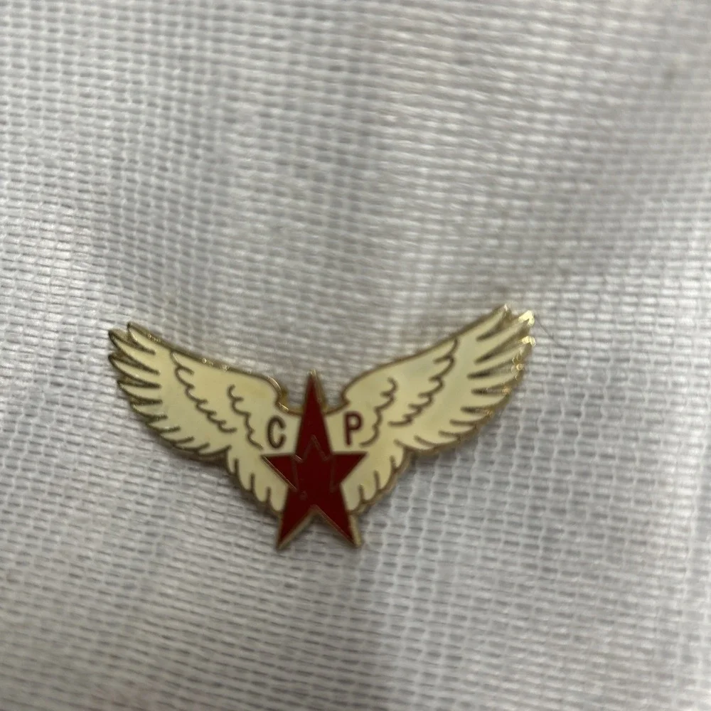 Vintage Red Star Wings Brooch Pin Gold Tone Sweetheart Symbol Jewelry